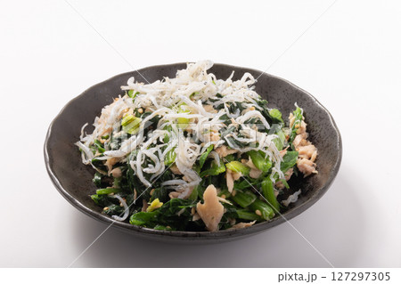 釜揚げしらすとほうれん草とツナ和え 釜揚げしらすとほうれん草とツナ和え 127297305