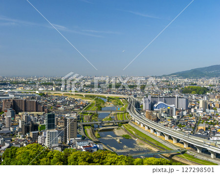 五月山の展望台から見る都市景観 127298501