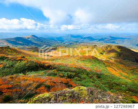 秋の栗駒山登山（栗駒山～秣岳：須川湖・秣岳方面の眺め） 127298967