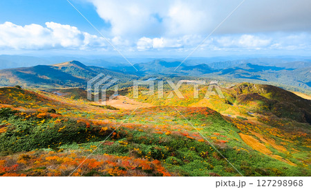秋の栗駒山登山（栗駒山～秣岳：須川湖・秣岳方面の眺め） 127298968