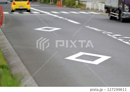 ダイヤマーク（道路標示）　イメージ 127299611