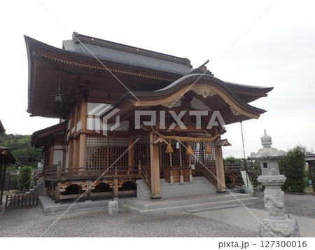 山口県岩国市にあり天然記念物の白蛇を御祭神の使いとして祀っており、白蛇資料館が併設されている白蛇神社 127300016