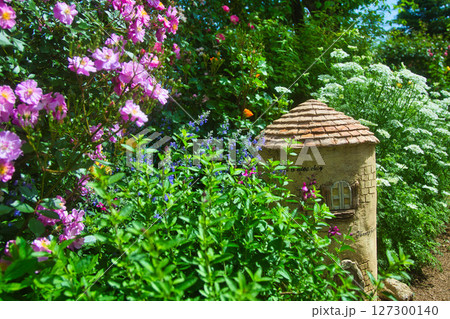 満開のバラ園 127300140