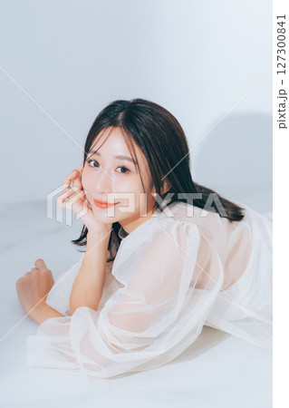 メイクアップした美しい女性 127300841
