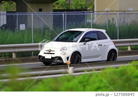 白いイタリア車 イメージ 白いイタリア車 イメージ 127300845