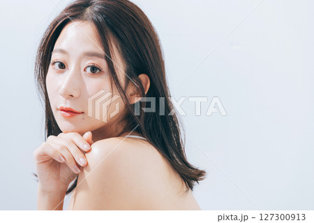 若い女性のナチュラルなビューティーイメージ 若い女性のナチュラルなビューティーイメージ 127300913