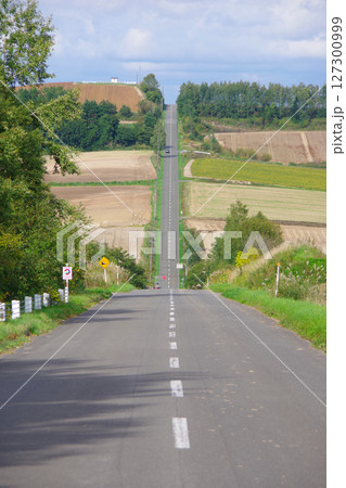北海道上富良野町　ジェットコースターの路 127300999