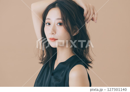 メイクアップした美しい女性 127301140
