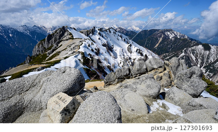 【北アルプス 燕岳 残雪期】燕岳山頂からの北燕岳 【北アルプス 燕岳 残雪期】燕岳山頂からの北燕岳 127301693