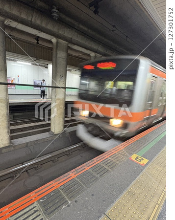 通勤電車 127301752