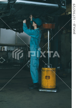 自動車整備士 127302729