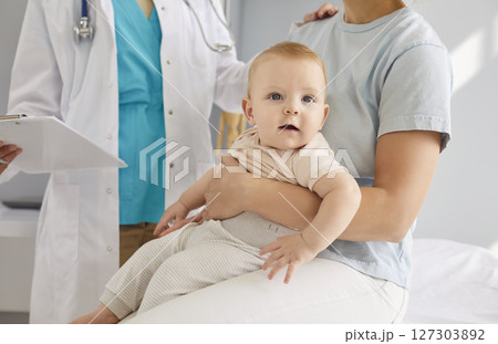 Little cute toddler baby patient with young mother visiting pediatrician in medical clinic Little cute toddler baby patient with young mother visiting pediatrician in medical clinic 127303892