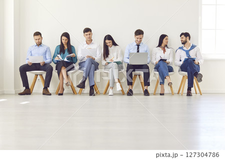 Business People Waiting For Job Interviews In Office 127304786