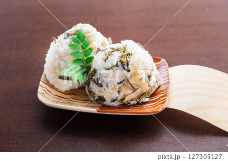 手作り山菜おにぎり 127305127