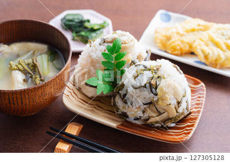手作り山菜おにぎり 127305128