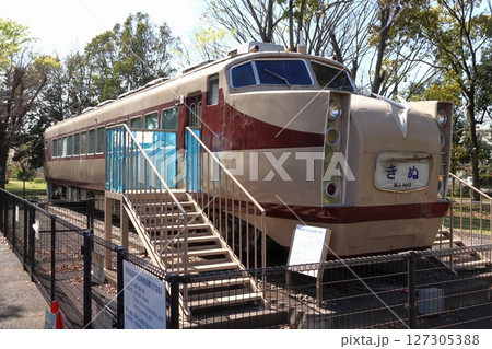 岩槻城址公園に置かれる東武鉄道1720系デラックスロマンスカー 127305388