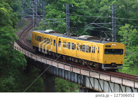 ［JR-V］伯備線115系電車（ワンマン車：岡山⇔新見） 127306052