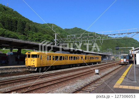 ［JR-V］伯備線115系電車（ワンマン車：岡山⇔新見） 127306053