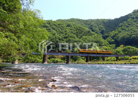 ［JR-V］伯備線115系電車（ワンマン車：岡山⇔新見） 127306055