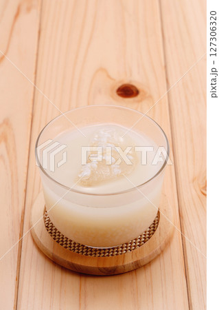 良く冷えた甘酒 良く冷えた甘酒 127306320