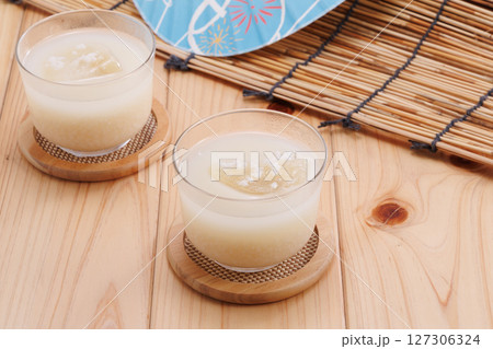良く冷えた甘酒 良く冷えた甘酒 127306324