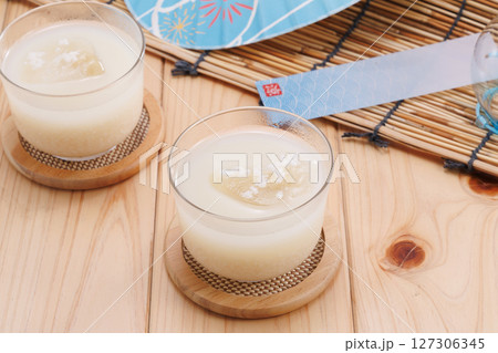 良く冷えた甘酒 127306345