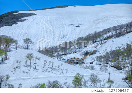 残雪の月山 残雪の月山 127306427