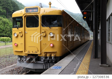 ［JR-V］伯備線115系電車（ワンマン車：新見⇔米子） 127306536