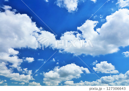 夏の青空と雲 127306643