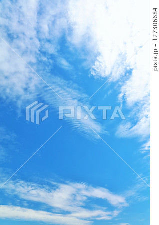 秋の青空と雲 秋の青空と雲 127306684
