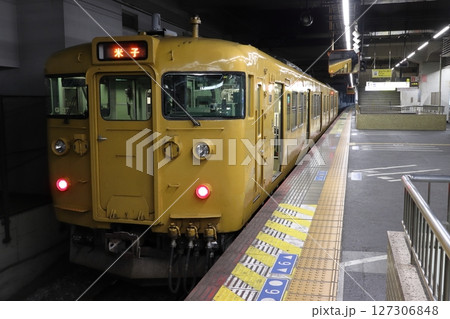 ［JR-V］伯備線115系電車（始発列車：岡山発米子行） 127306848
