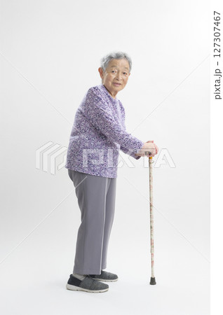 89歳のおばあさん 127307467