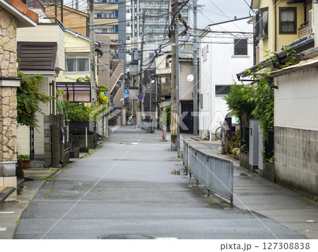 雨の日の住宅密集地 雨の日の住宅密集地 127308838