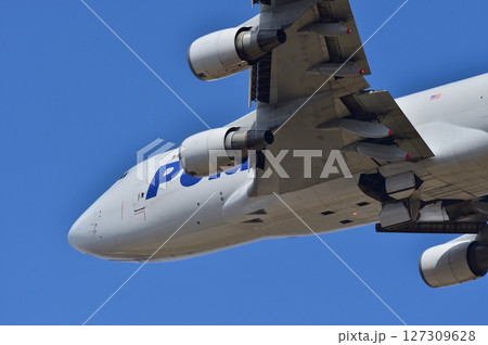ポーラ貨物機B747離陸 127309628