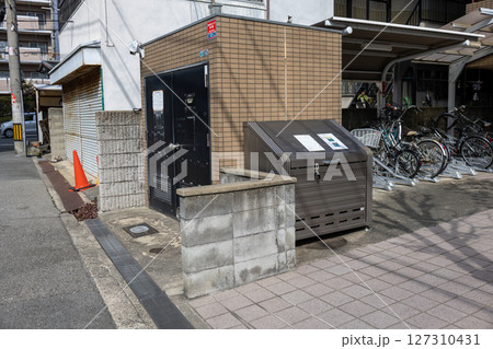 集合住宅のゴミ捨て場 127310431