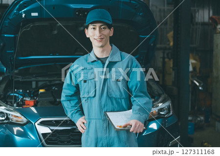 20代の自動車整備士 20代の自動車整備士 127311168