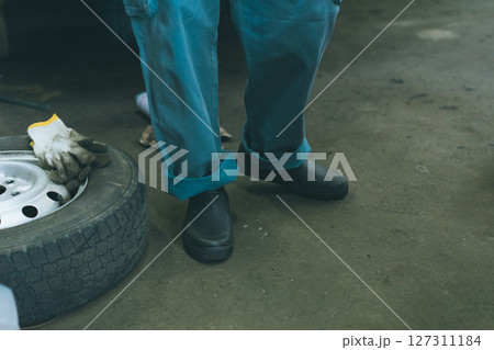 自動車整備士 127311184