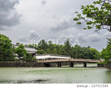 皇居東御苑　平川門と平川橋 127311384