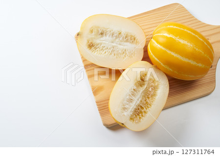 韓国の夏のフルーツ　チャメ（참외）のイメージ 127311764