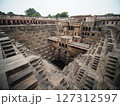 【2025年インド】世界一大きな階段井戸・チャンドバオリの階段井戸 127312597