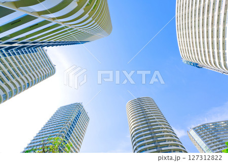 【神奈川県】5月・タワーマンションが立ち並ぶ、横浜みなとみらい 127312822