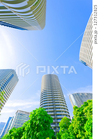 【神奈川県】5月・タワーマンションが立ち並ぶ、横浜みなとみらい 【神奈川県】5月・タワーマンションが立ち並ぶ、横浜みなとみらい 127312825