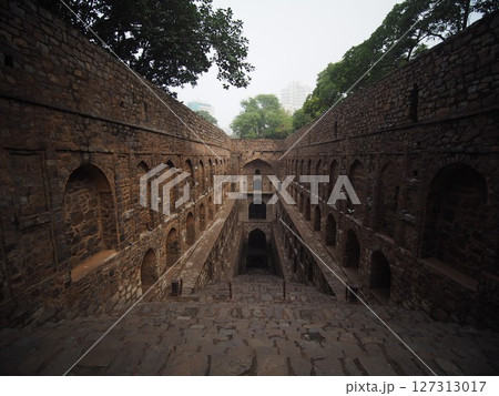 【2025年インド】ニューデリーの階段井戸アグラセンキバオリ 127313017
