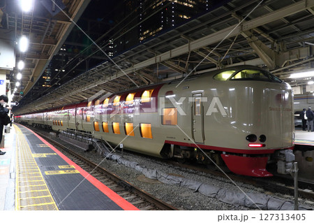 東京駅に停車中の寝台特急サンライズ瀬戸・出雲号 127313405