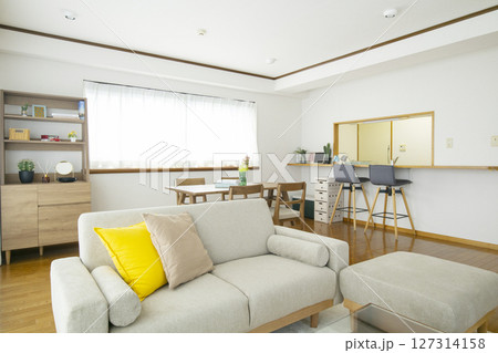 お洒落なリビングダイニング 127314158