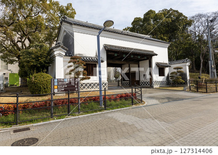 旧黒田藩蔵屋敷長屋門(2025年3月撮影) 旧黒田藩蔵屋敷長屋門(2025年3月撮影) 127314406