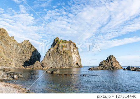 北海道積丹町 夏の北海道 積丹ブルーの海が美しい島武意海岸 北海道積丹町 夏の北海道 積丹ブルーの海が美しい島武意海岸 127314440