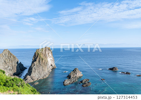 北海道積丹町　夏の北海道　積丹ブルーの海が美しい島武意海岸 127314453