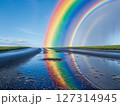 青空の虹と水溜まり 127314945