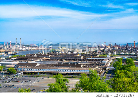 亀島山から見た梅雨の晴れ間の水島臨海工業地帯の風景19　　岡山県倉敷市 127315267
